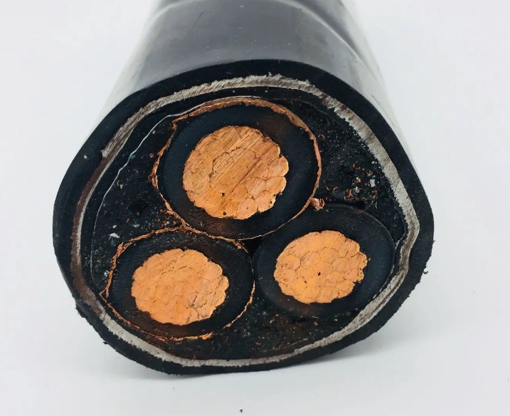 架空絕緣線多用于遠(yuǎn)距離電流傳輸、城市供電、工程工地供電等領(lǐng)域.jpg
